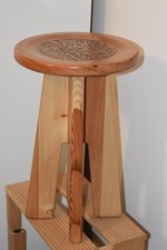 Sgabello artigianale in legno