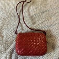 Borsa a tracolla Rodo Italy in vimini rosso pochette laccata tono oro catena vintage