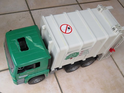 Vecchio camion giocattolo