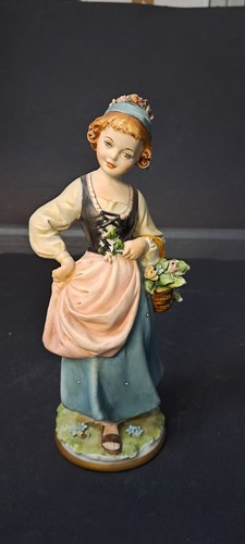 Statua capodimonte ragazza con