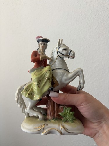 Statua cavaliere statuina dama