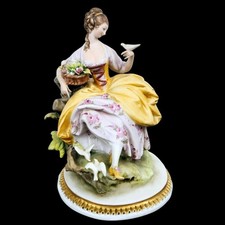 Statuina vintage in porcellana