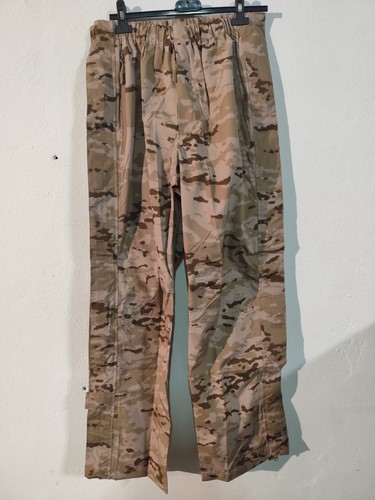 Pantaloni militari