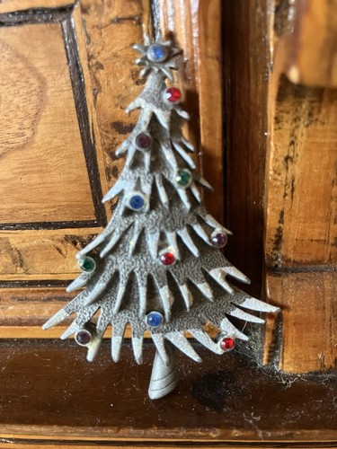 Christmas tree brooch signed - tree,