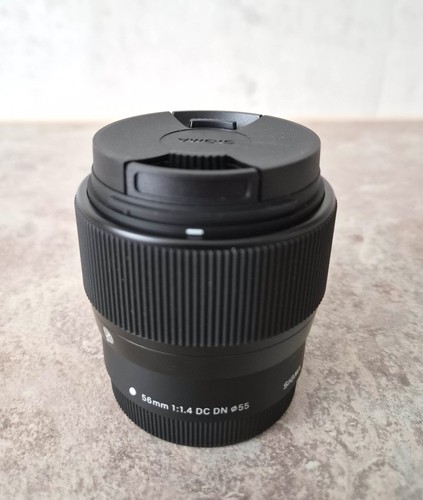 Sigma 56mm dc dn - 56mm, f1.4