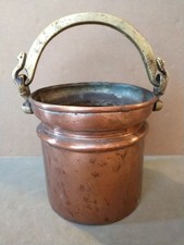 Vecchio secchio in rame 