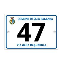 Numero civico in alluminio con stemma del comune e via 12*18 Cm ultra resiste.