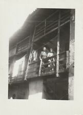 B3 - Foto Photo Fotografia anni 40 - Donne Balcone Baita Legno Panni 