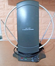 ANTENNA AMPLIFICATA TV PER INTERNI BANDE VHF - UHF  ALIMENTAZIONE  220V / 12V DC