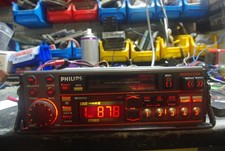 Autoradio d'epoca PHILIPS 685 (22 DC 685/02R) con cassetta, CODICE disponibile