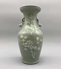 Vaso orchidee celadon fine fine dinastia Qing cinese decorato a slitta fine XVIII secolo