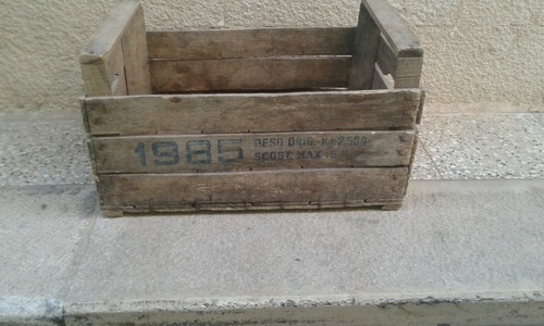 Cassetta legno vintage 1985 - in,