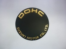 EMBLEMA SUZUKI 68235-547100