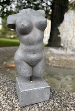 Torso vintage in gesso nudo per entourage o decorazione scultura statua figura mockup.