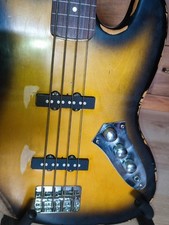 Basso elettrico fretless