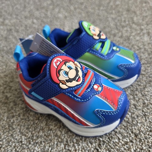 Nuove sneakers super - nuove, mario
