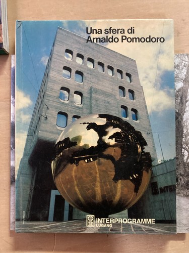 Una sfera arnaldo pomodoro - una,