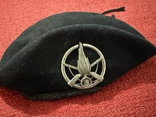 Basco completo di stemma - fregio Fanteria Esercito Italiano epoca anni '80