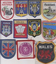 lotto 11 stemmi  vari in stoffa - formato piccolo