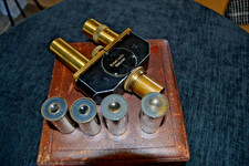 E.LEITZ WETZLAR BINOCULAR