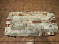 Tavolo in onice con gambe in ottone