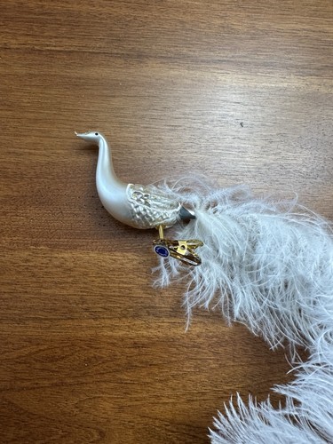 Vintage clip swan feather - on,