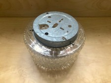 Vecchia lampada da soffitto in