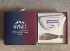 Bottiglia e borsa Evian X