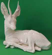 Vecchia statuina in porcellana