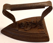 ANTICO FERRO DA STIRO IN