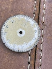 Quadrante militare vintage Omega calibro 30t2 sbiadito.