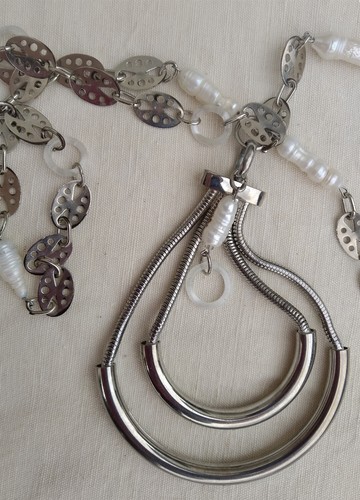 Collana lunga con perle