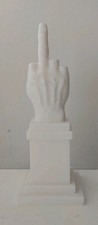 45cm-Statua Con Basamento - design dito medio love borsa milano Cattelan L.O.V.E