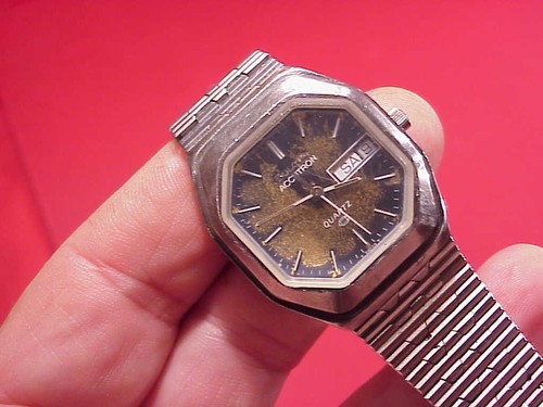 Vintage 32mm stainless bulova - 32mm,