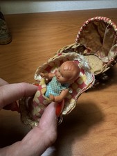 Culla bambola vintage in