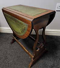 Bellissimo tavolino da caffè ovale pieghevole con piano in pelle