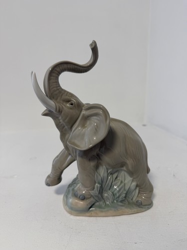 Statuina elefante - , in