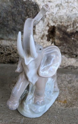 Figurine éléphant porcelaine