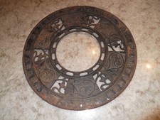 Antica griglia riscaldante a pavimento rotonda vittoriana in ghisa