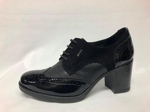 Scarpe allacciate francesine
