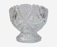 Belle coupe en cristal moulé