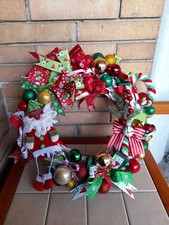 Ghirlanda Corona natalizia fuori porta rosso verde su base di legno intrecciato