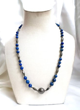 IMPORTANTE ANTICA COLLANA ETNICA IN LAPISLAZZULO ED ELEMENTI IN ARGENTO.