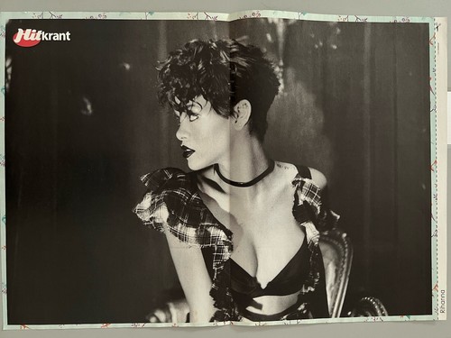 Rihanna poster high - &,