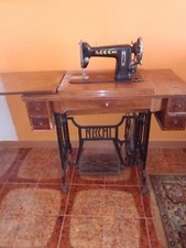 NECCHI macchina da cucire e ricamare antica con tavolo perfetta anni 50 funziona