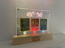 Pokemon YuGiOh Espositore Teca Led  Colorati Base Legno Frame Display Customized