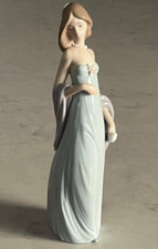 Lladro 5487 "Ingenue" Elegant