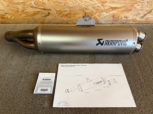 Akrapovic scarico titanio