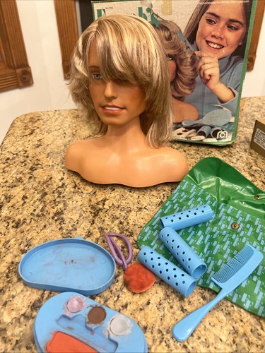 Farrah glamour center 1977 - farrah's,