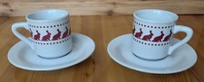 Tazzine da caffè con piattini